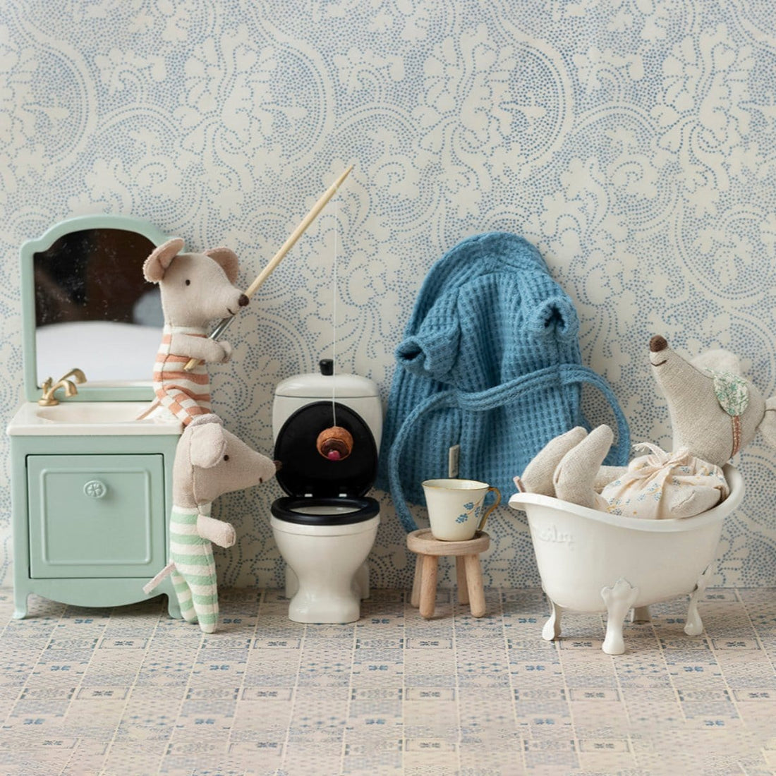 Maileg Sink Dresser Mouse mint
