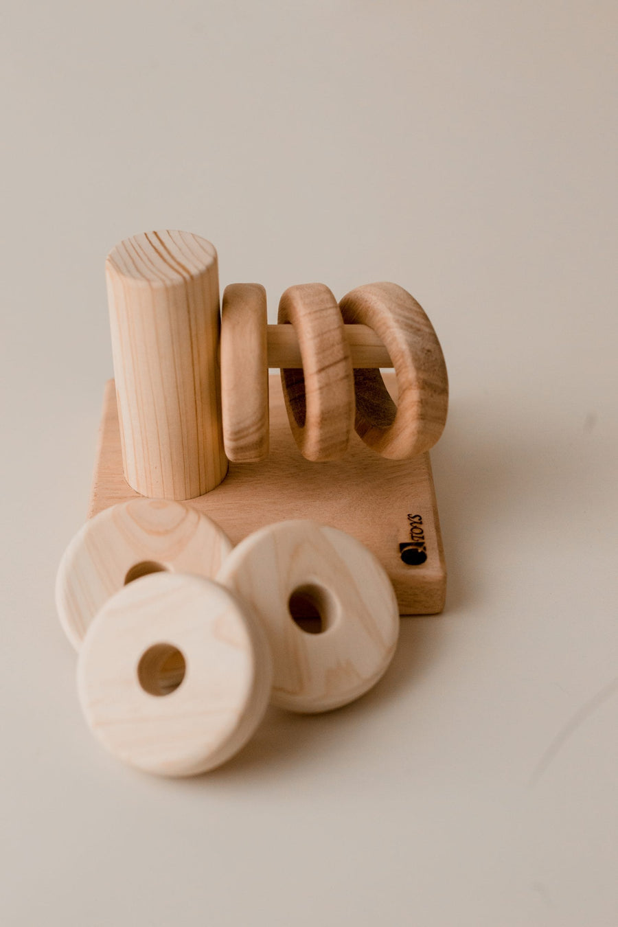 QToys Horizontal Hanger