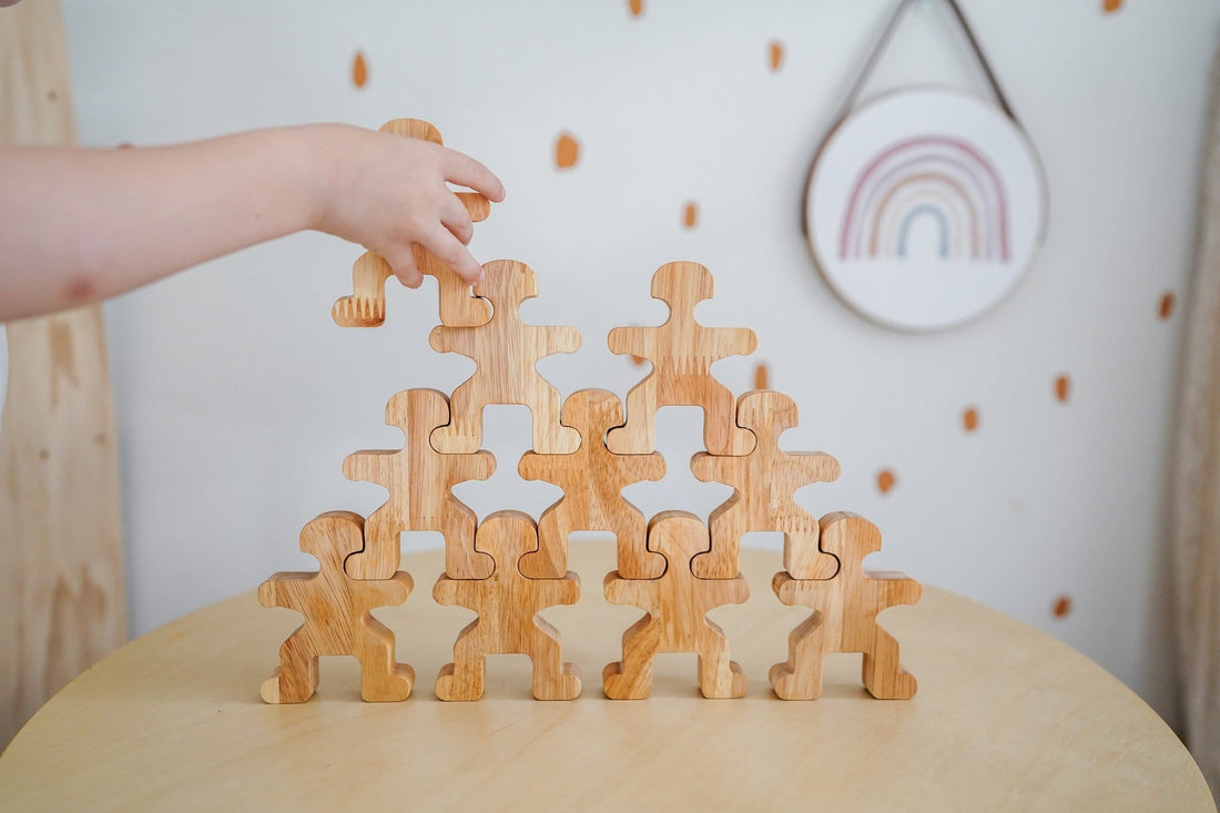 QToys Natural Balancing people