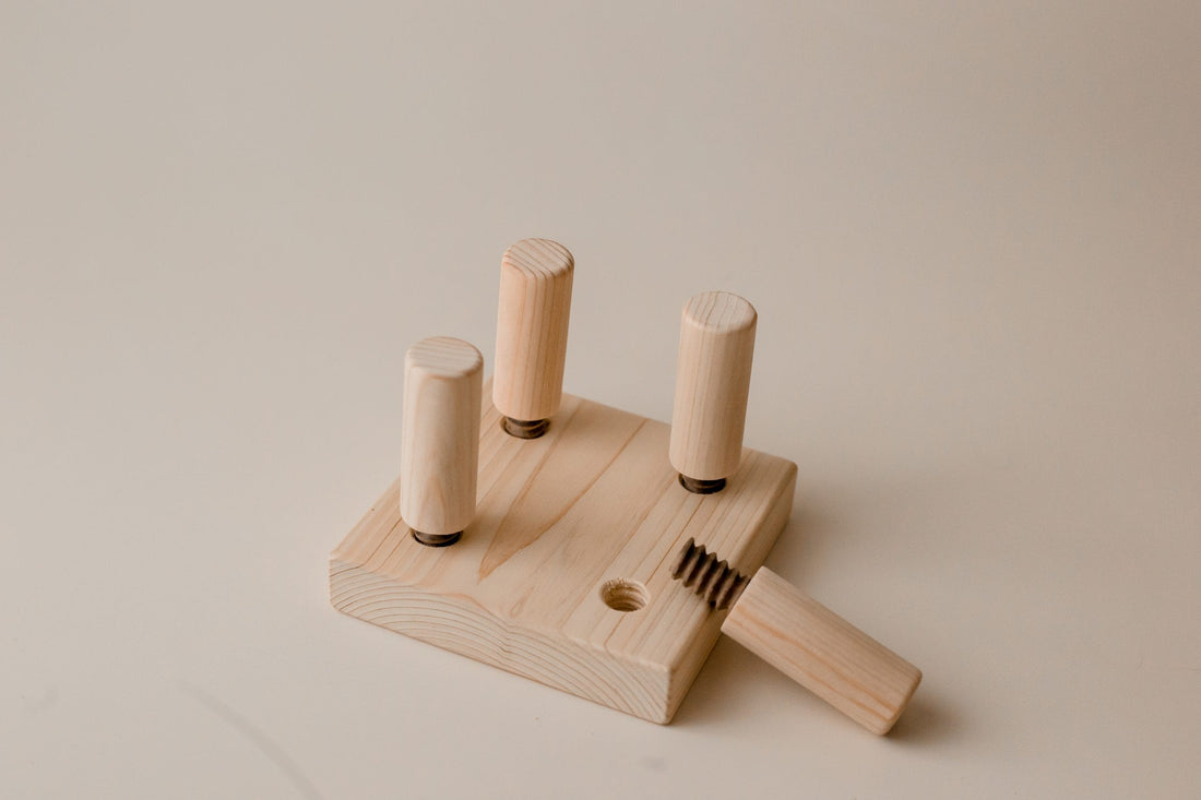 QToys Screw Game