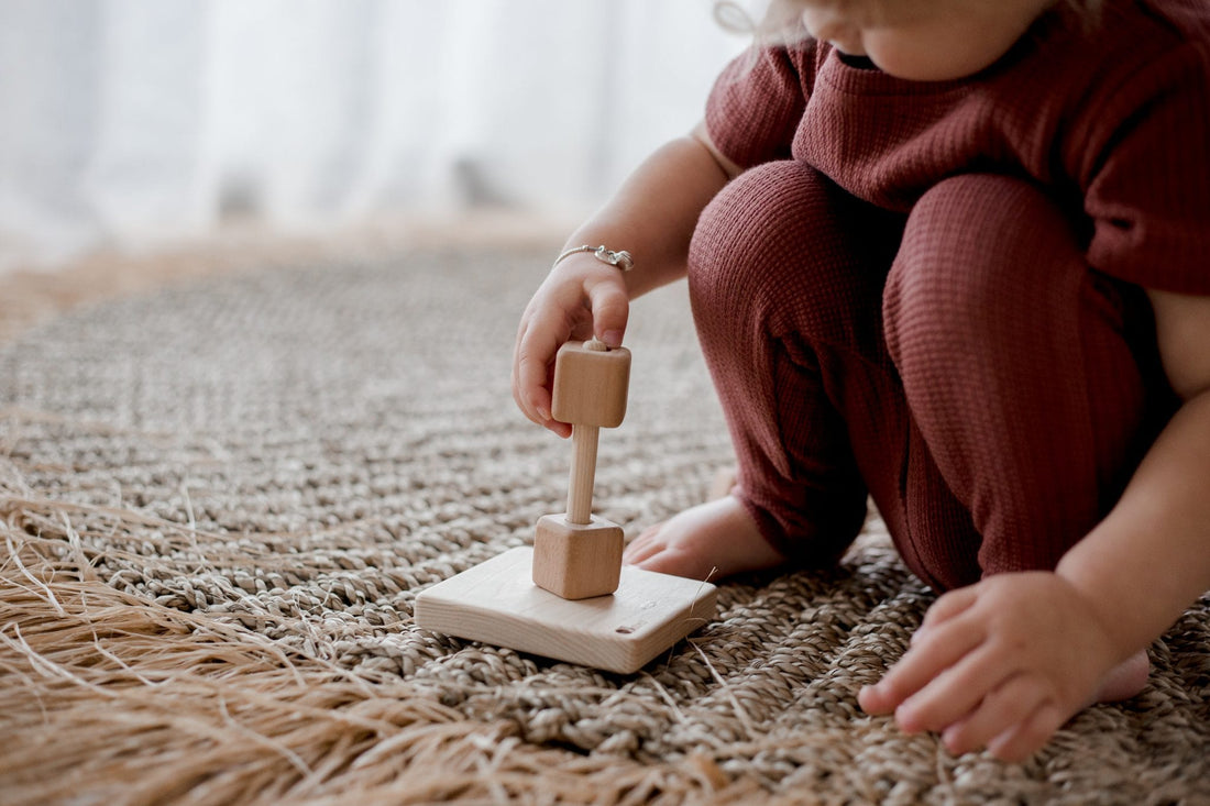 QToys Vertical Block Stacker