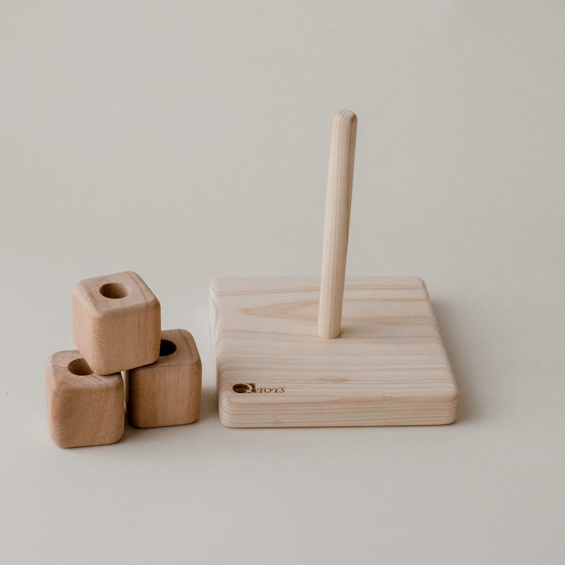QToys Vertical Block Stacker