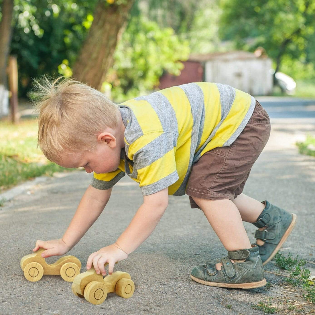 Freckled Frog Wooden Car with handle