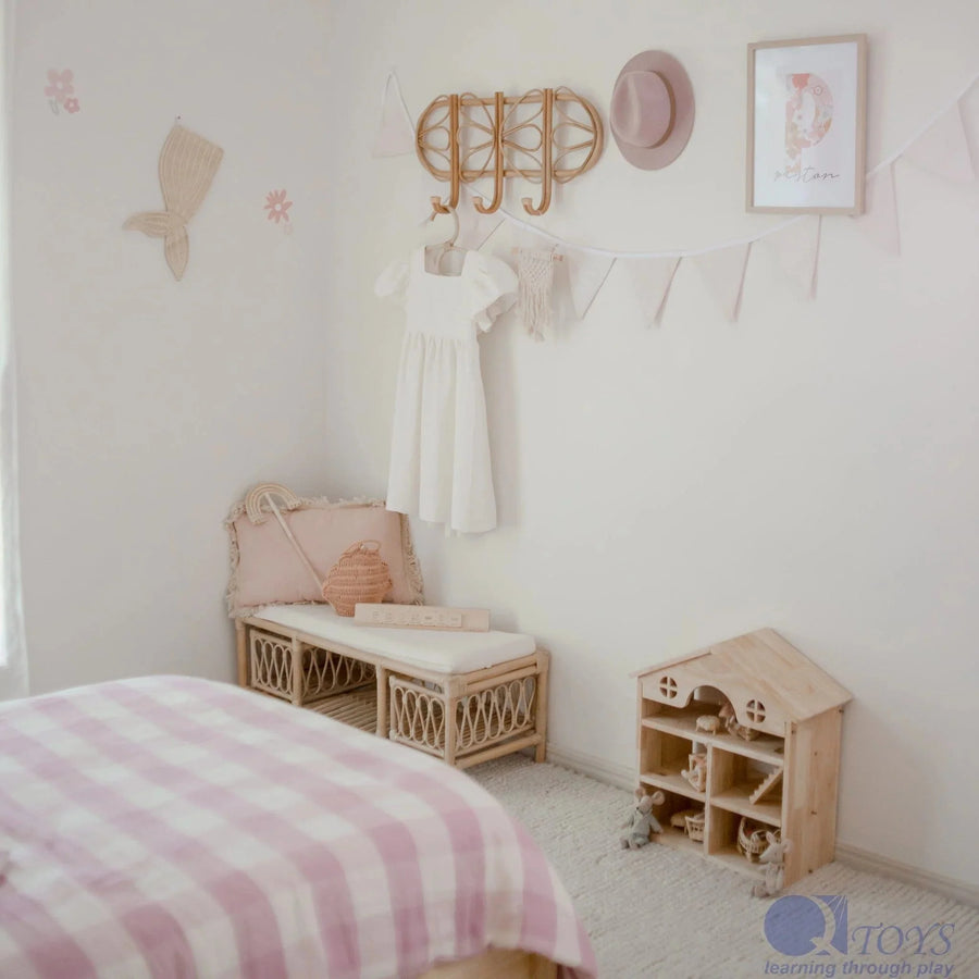 QToys Classic Wooden Dollhouse