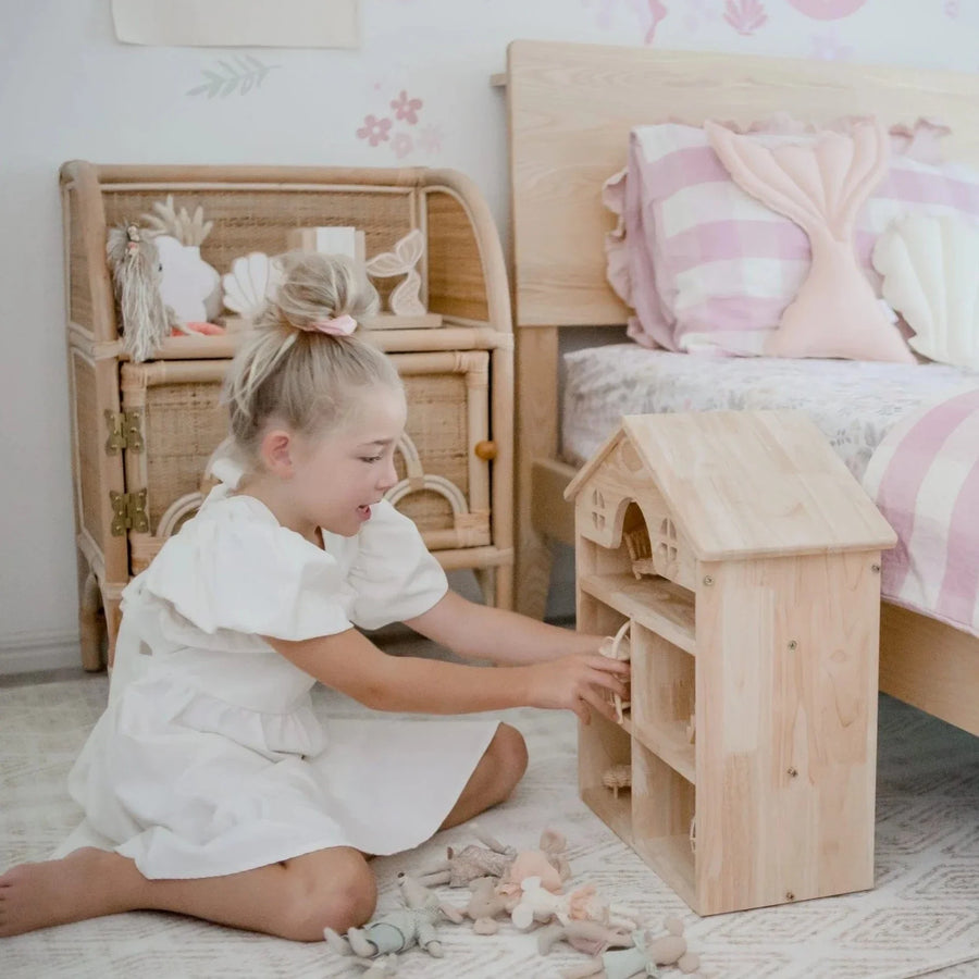 QToys Classic Wooden Dollhouse