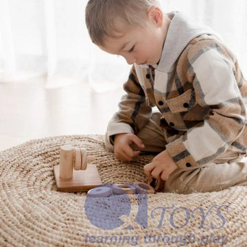 QToys Horizontal Hanger