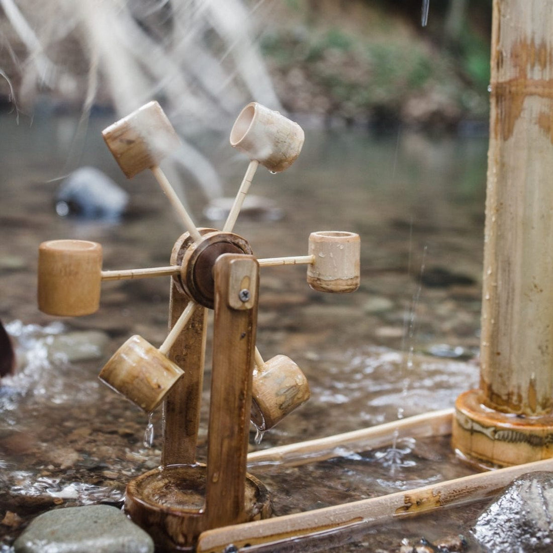 Qtoys Bamboo Water Mill