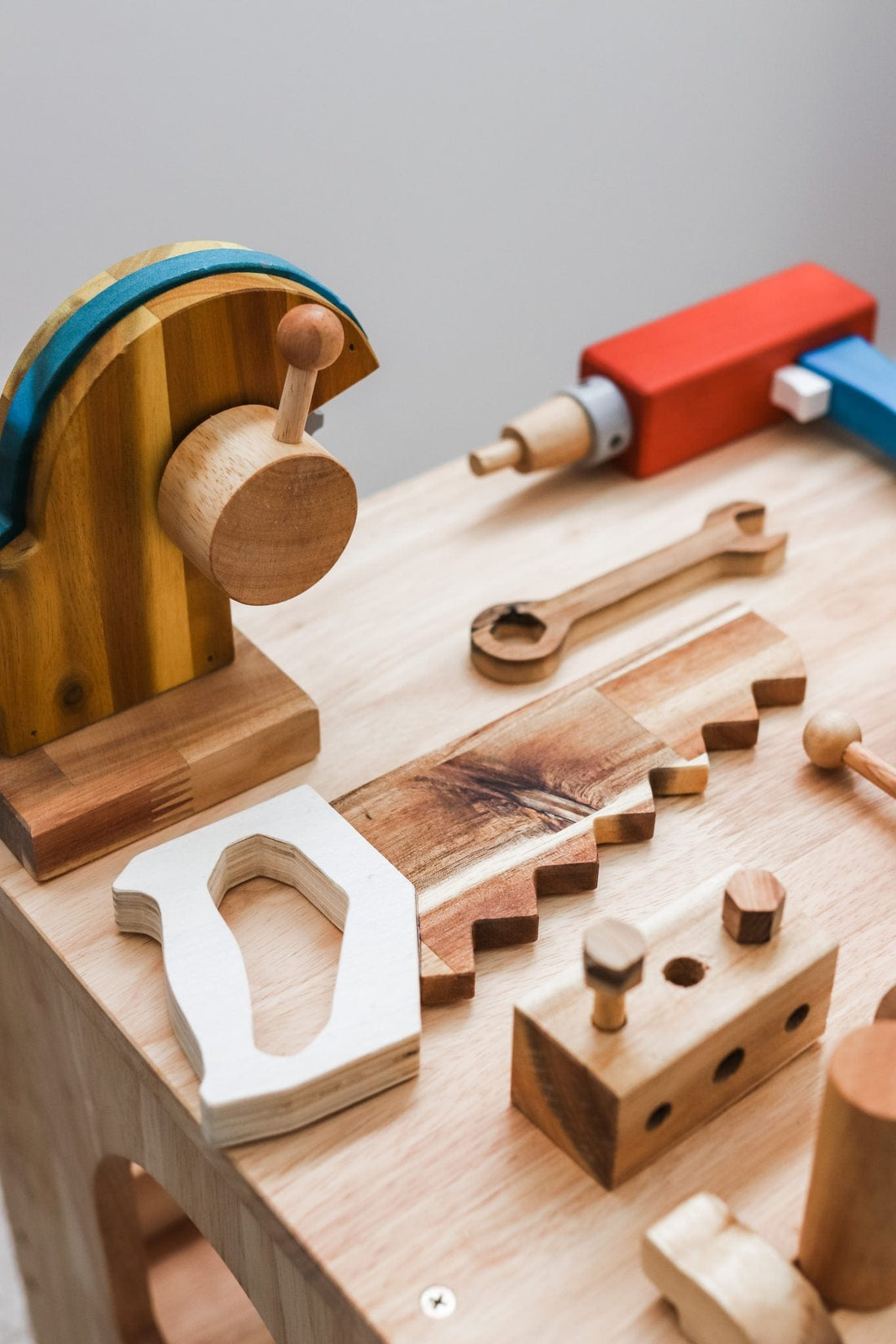 QToys Wooden Work Bench